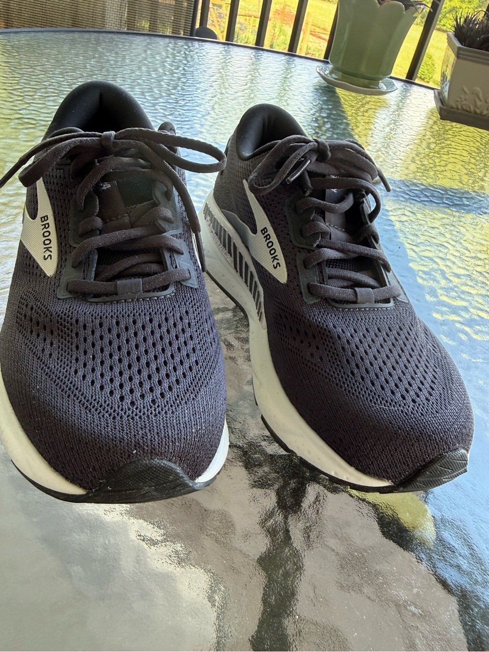 Brooks Ariel GTS 24 Women's Running Shoes in Black and White (Brand New) - Picture 3 of 9